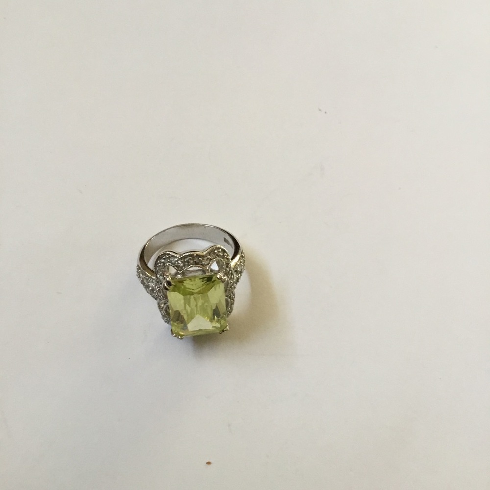 Three Costume Statement Rings - Picture 4 of 4